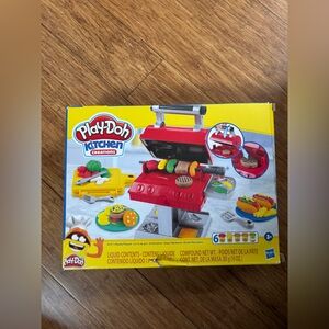 Play Doh Kitchen Creations Barbecue Set - Red and Yellow